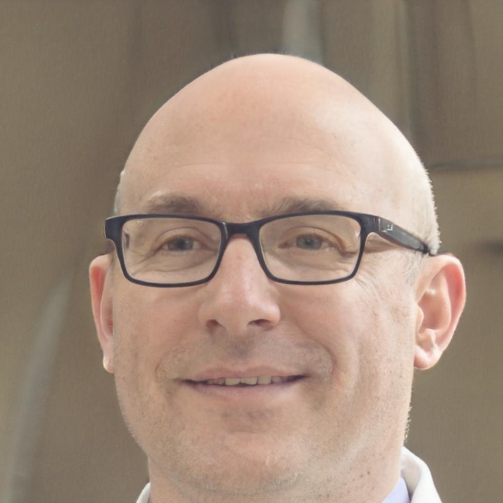 Expert-formateur Clément Navarro spécialisé en finances d'entreprise